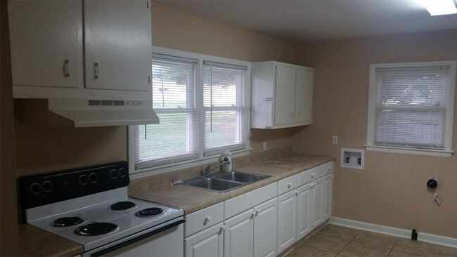 Building Photo - 2836 Club Plaza Rd