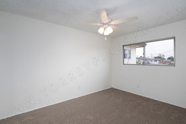 Building Photo - OPEN HOUSE: 12/19 10-11AM ~ 2 BR in Pacific Beach with Parking!