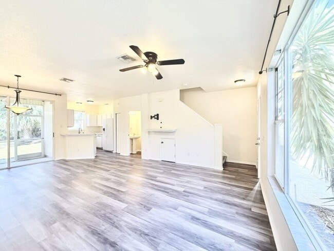 Building Photo - 13706 Forest Lake Dr