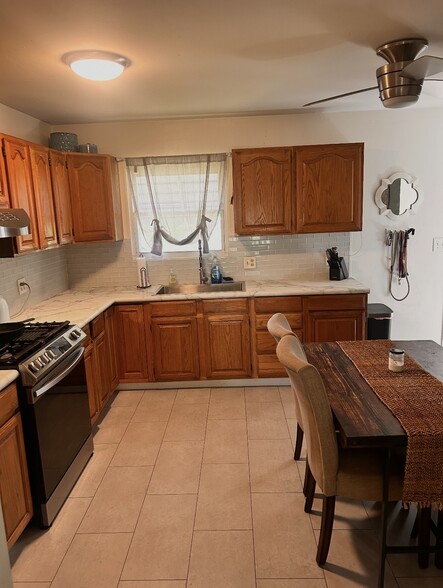 Eat in kitchen - 301 Marshall St