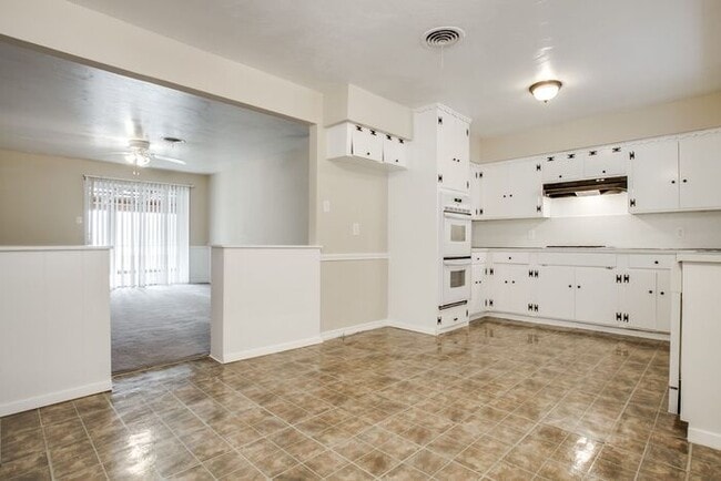 Building Photo - No Application Fees* $500 off 1st months r...