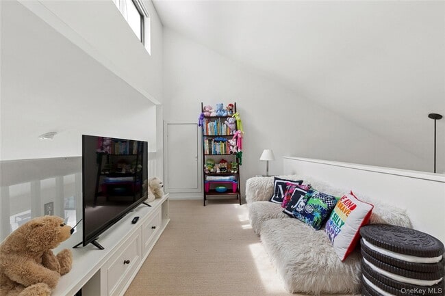 Building Photo - 18 Quail Run