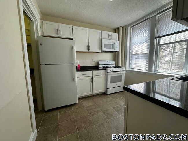 Building Photo - 5 Barrows St