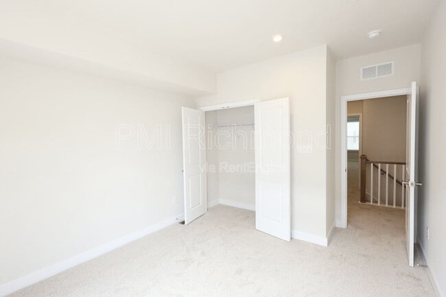 Building Photo - 2854 Calgary Ln