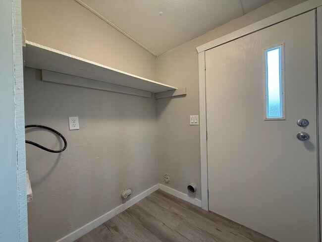 Building Photo - 3 Bedroom 2 Bathroom Mobile Home Located in Mosheim, TN