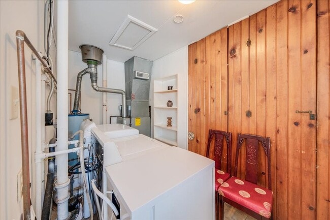 Building Photo - Newly Renovated 2 bedroom, 1 bathroom Urbana-Available April 1st, 2026