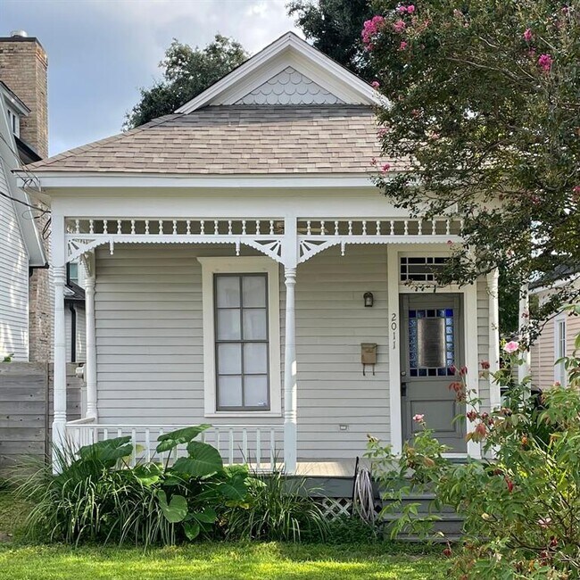 Building Photo - 2011 Decatur St