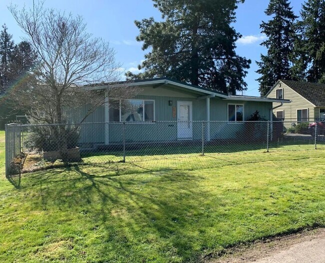 Primary Photo - Charming 3-Bed 2bath Single-Level Home in ...