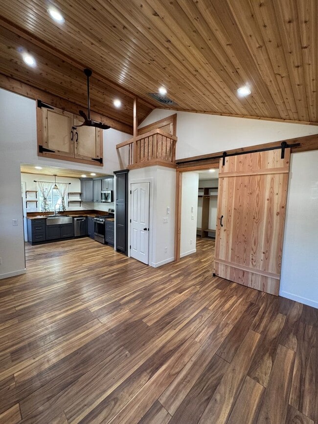 Building Photo - Charming Remodeled Cottage Home in Oak View