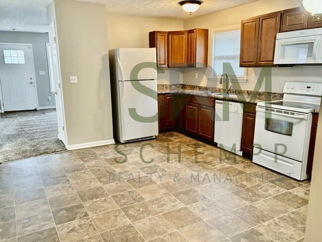 Building Photo - Large 3 bedroom/1.5 bath house in Downtown Louisville-Section 8 Accepted