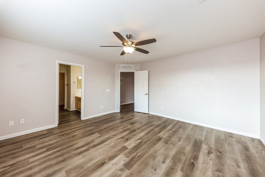 Building Photo - 13023 W Lawrence Rd