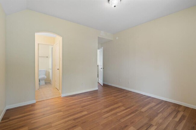 Building Photo - 6026 Briar Hill Ct
