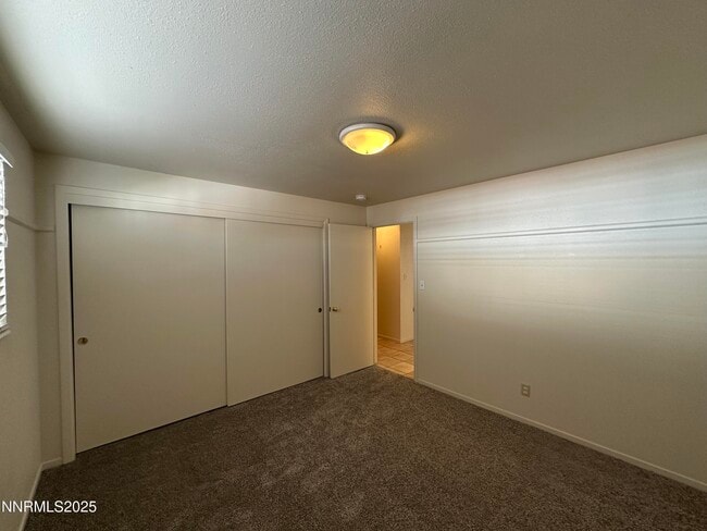 Building Photo - 835 Singingwood Dr