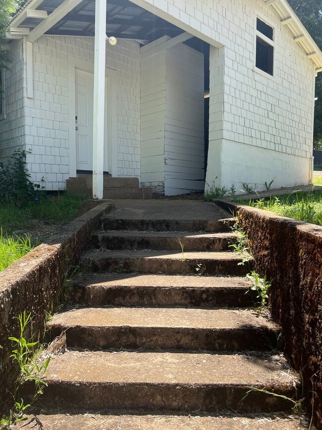 Building Photo - Pine Grove Home
