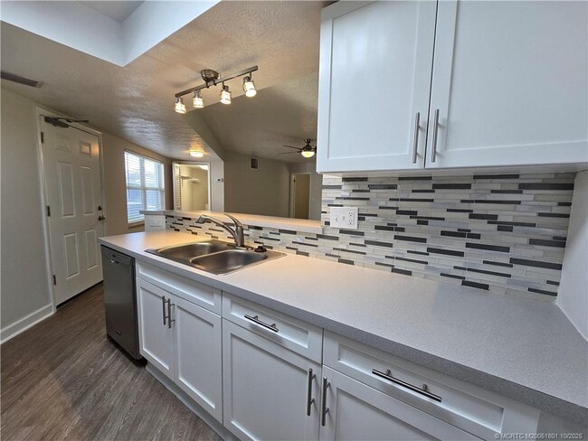 Building Photo - 3206 SE Aster Ln