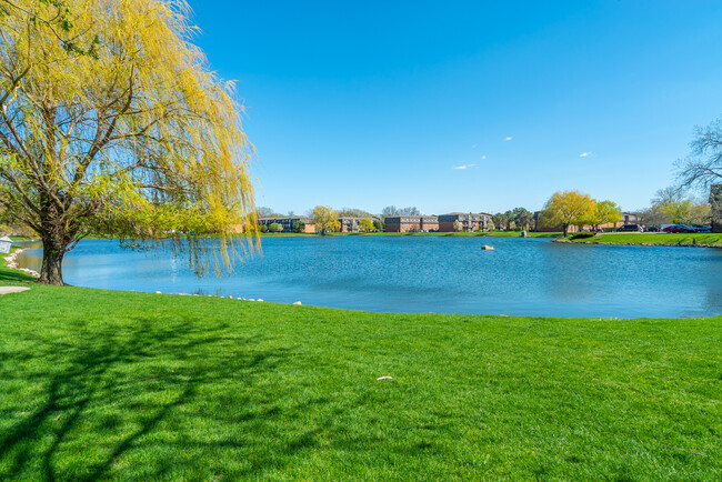 Building Photo - 9405 Bay Colony Dr