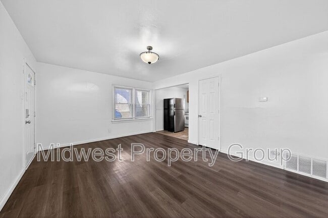 Building Photo - 334 Mueller Ave