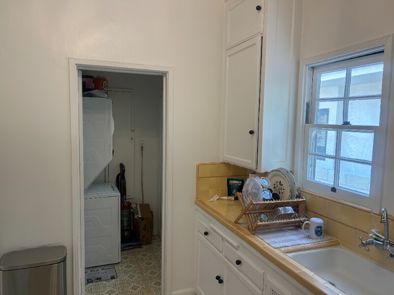 Building Photo - 1016 Masselin Ave