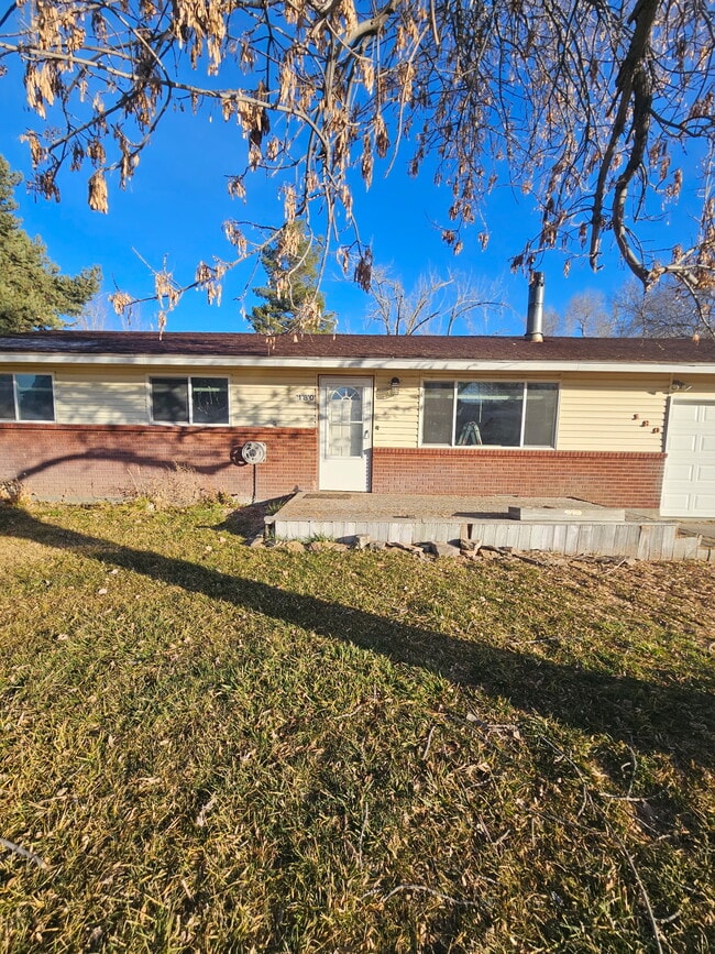 Building Photo - 180 NW Wilson Cir