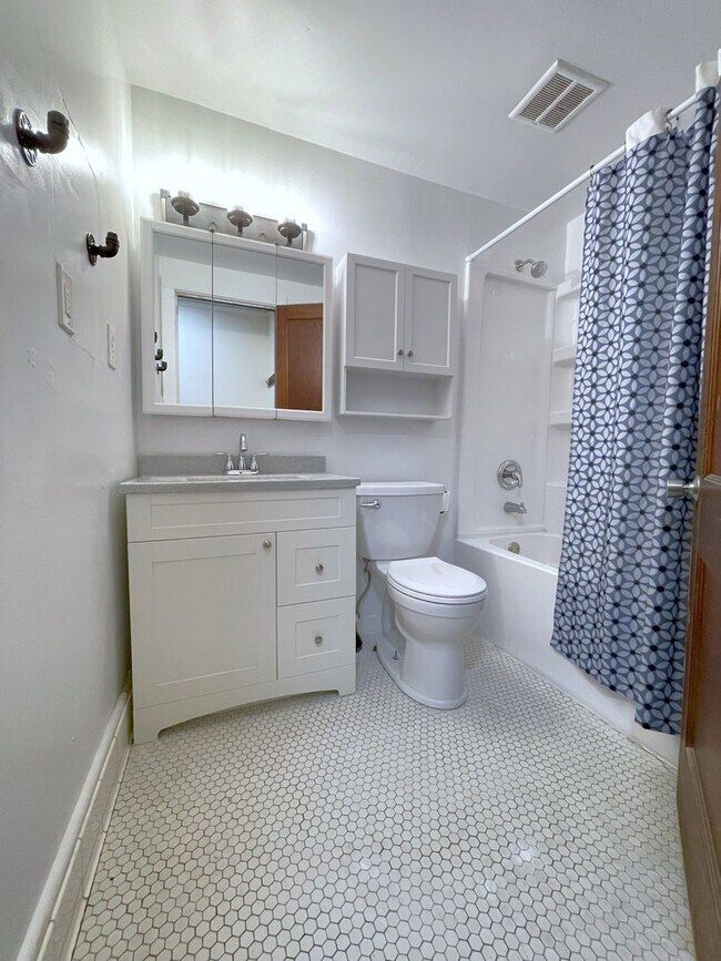 Building Photo - 46 N Breese Terrace