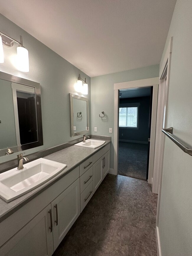 Building Photo - 4 Bedroom, 3 1/2 Bathroom House in Josephine Crossing Subdivision