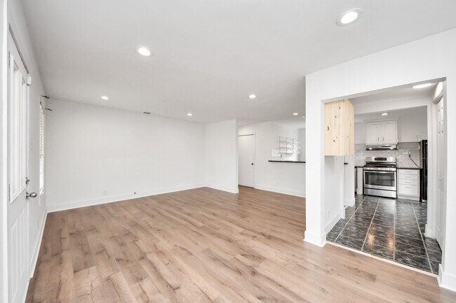 Building Photo - 7722 Elm St