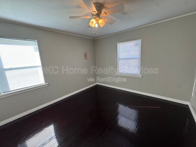 Building Photo - 1516 Park Cir