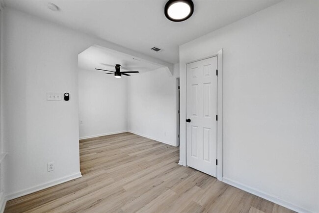 Building Photo - 2305 Longview St