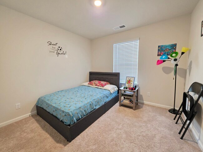 Building Photo - 407 Stream Valley Ct