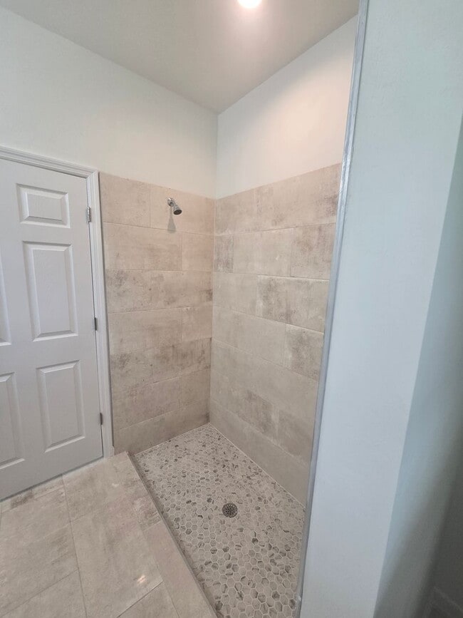 Building Photo - Brand New 3 BEDROOM 2 BATH AND ONE CAR GAR...
