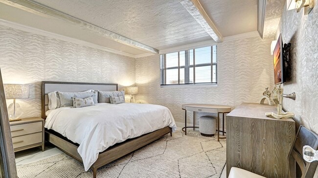 Building Photo - 3000 S Ocean Dr