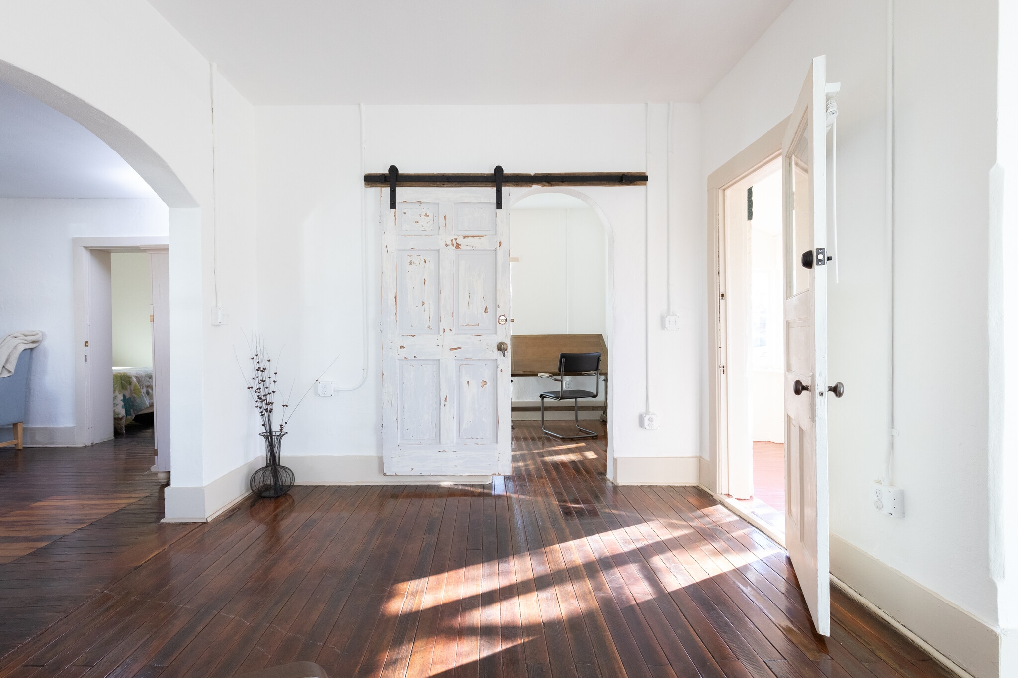 Building Photo - 105 E 2nd St