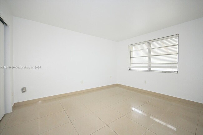Building Photo - 9300 SW 77th Ave
