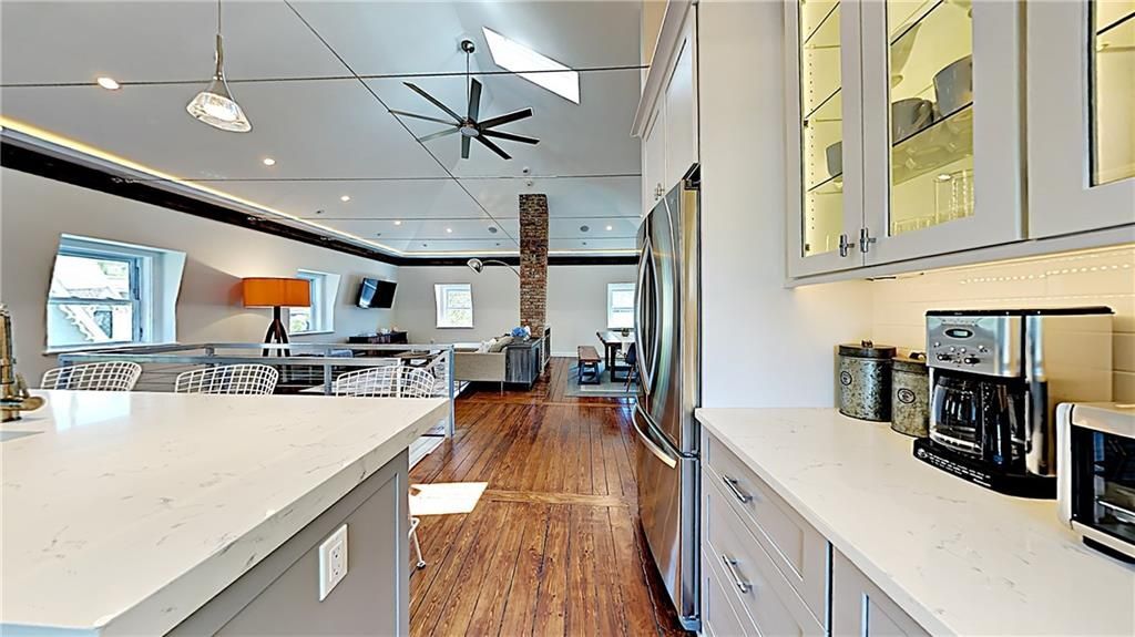 Building Photo - 21 School St