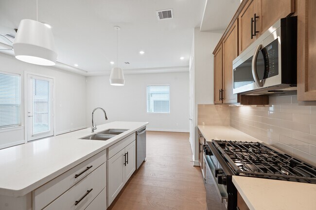 Building Photo - 24402 Colonial Willow Dr