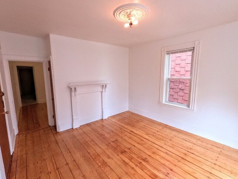 Building Photo - 90 Wenham St