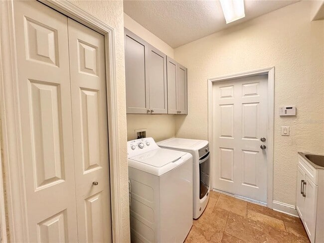 Building Photo - 27130 Firebush Dr