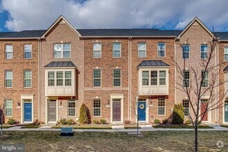 Building Photo - 818 S Macon St.