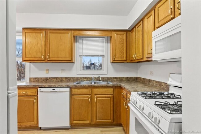 Building Photo - 7121 W 110th St