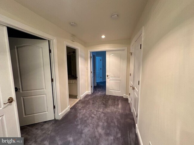 Building Photo - 5509 Thornbush Ct