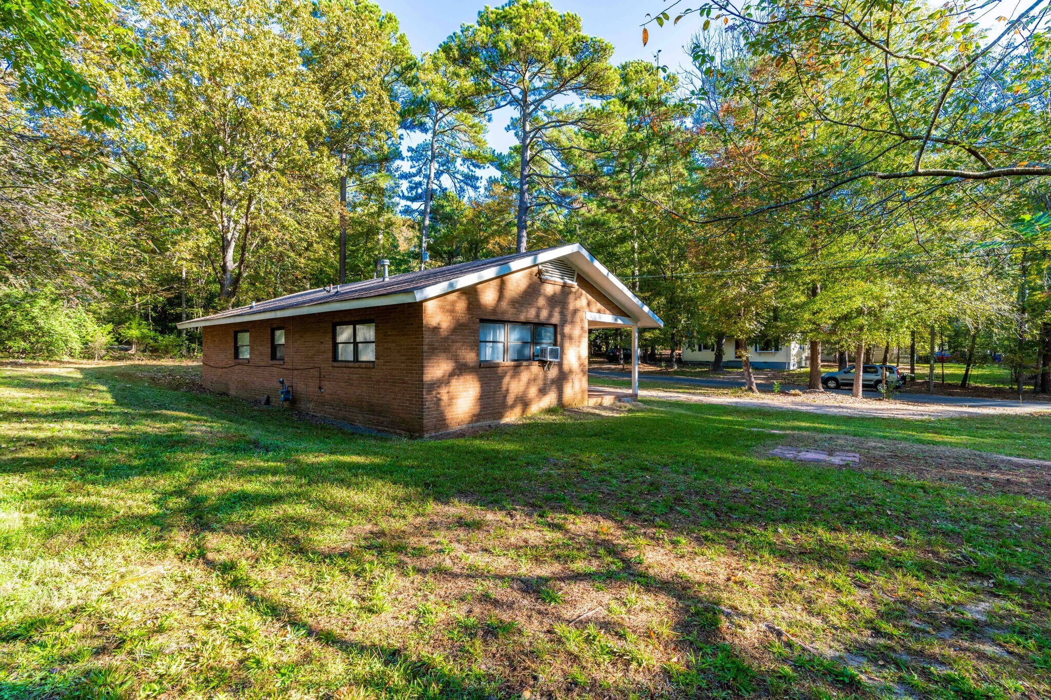 Building Photo - 300 Barclay Rd