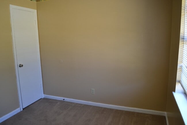 Building Photo - House for Rent