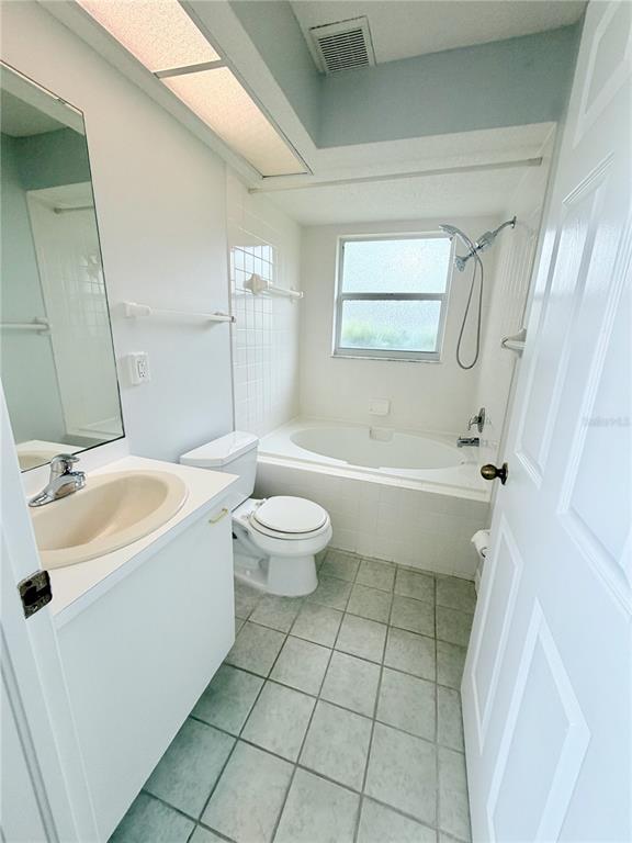 Building Photo - 20 Emerald Bay Dr