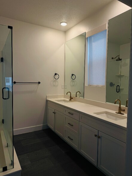 Building Photo - 5258 W Dock St