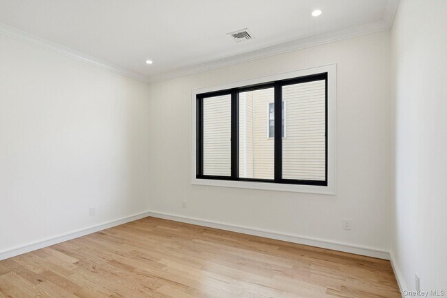 Building Photo - 31 Gedney Way