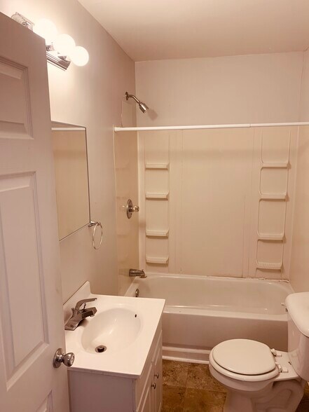 Building Photo - 264 Miller Ave