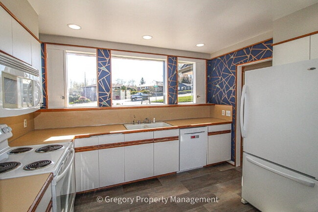 Building Photo - 4418 Colby Ave