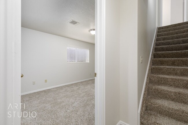 Building Photo - 4 Bedroom 2.5 Bath Home in Creekside Village