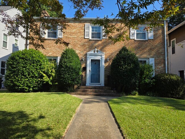Building Photo - Larchmont