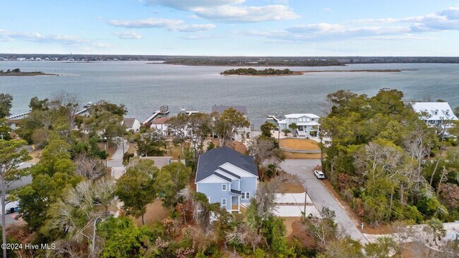Building Photo - Winter Rental in Emerald Isle